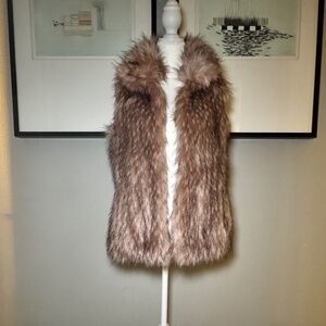 White House Black Market Faux Fur Vest – Soft Pink – NWT